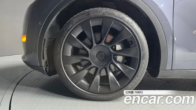 Tesla Model Y — Фото автомобиля 5