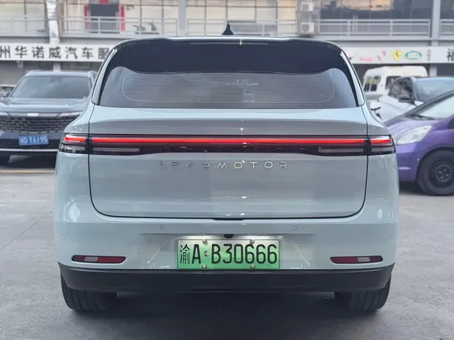 Leapmotor C10 — Фото автомобиля 5