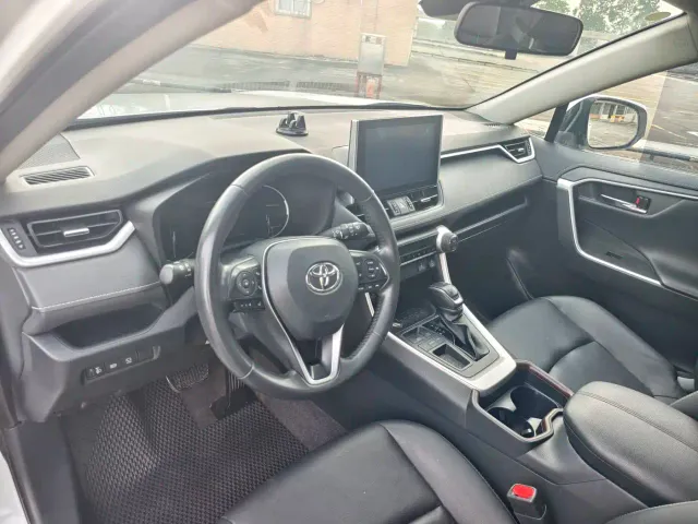 Toyota RAV4 — Фото автомобиля 8