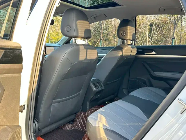 Volkswagen Lavida — Фото автомобиля 8