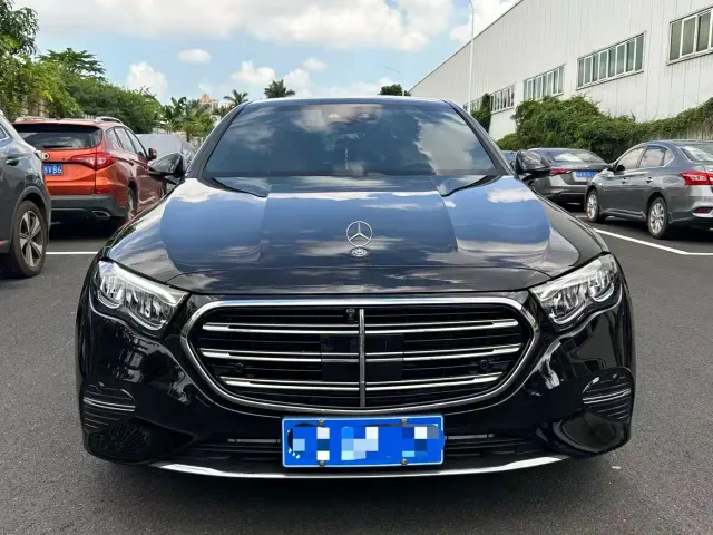Mercedes-Benz E-Class — Фото автомобиля 2