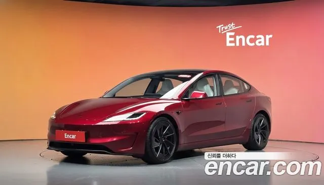 Фотография автомобиля — Tesla Model 3