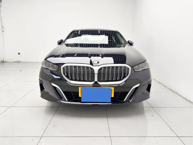 Фотография автомобиля — BMW 5 Series