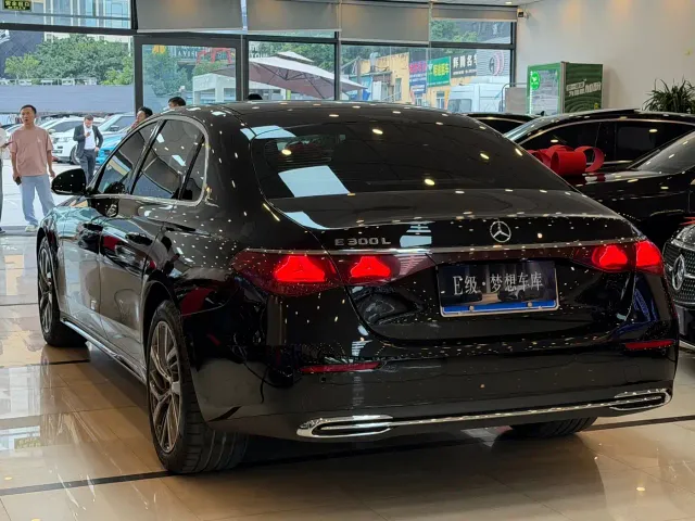 Mercedes-Benz E-Class — Фото автомобиля 18