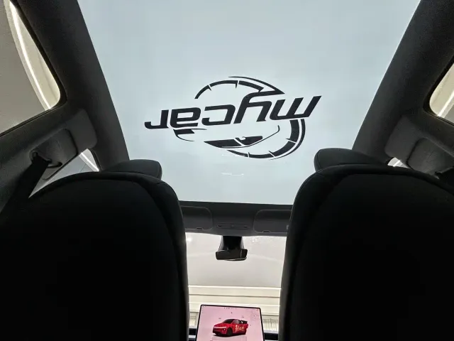 Tesla Model Y — Фото автомобиля 18