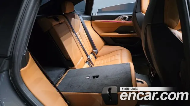 BMW i4 — Фото автомобиля 19