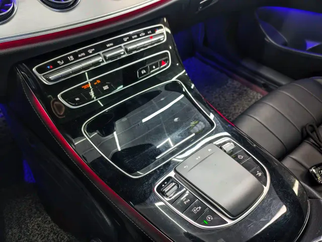 Mercedes-Benz E-Class — Фото автомобиля 12