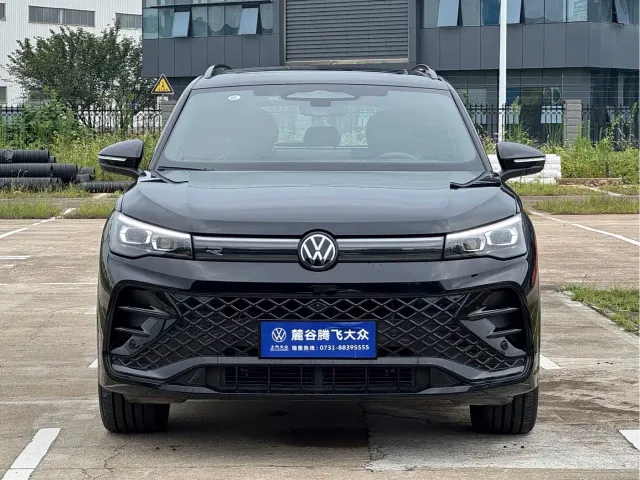 Volkswagen Tiguan L — Фото автомобиля 2