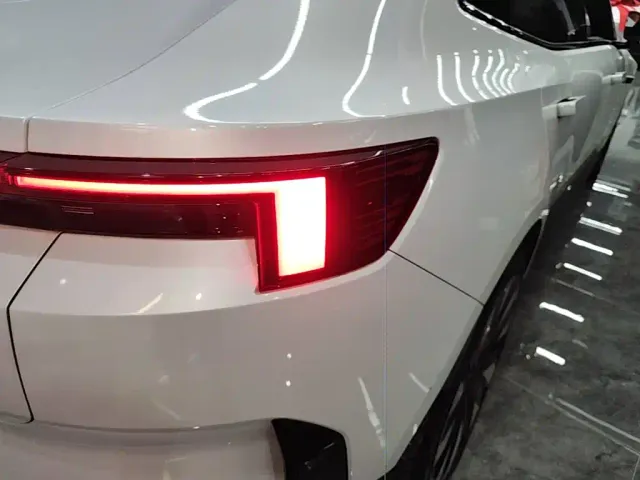 Polestar 4 — Фото автомобиля 7