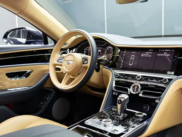 Bentley Flying Spur — Фото автомобиля 17