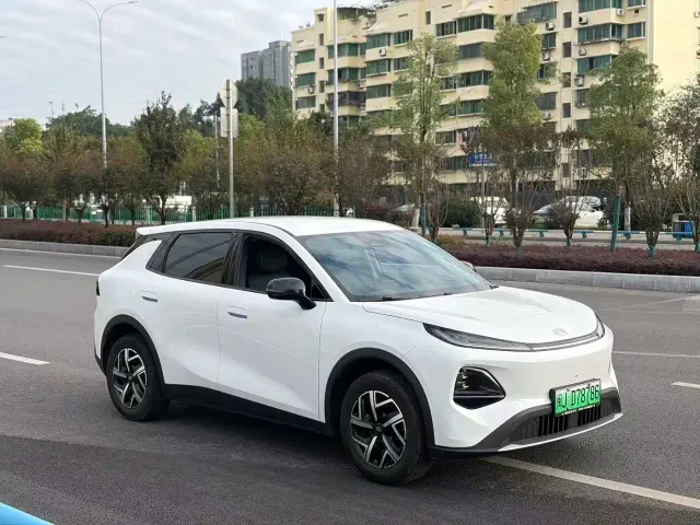 Changan Qiyuan Q05 — Фото автомобиля 3