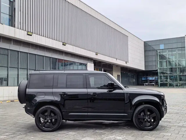 Land Rover Defender — Фото автомобиля 4