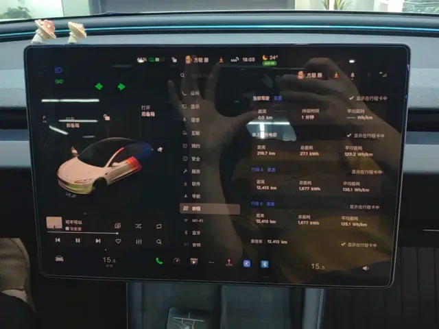 Tesla Model 3 — Фото автомобиля 11