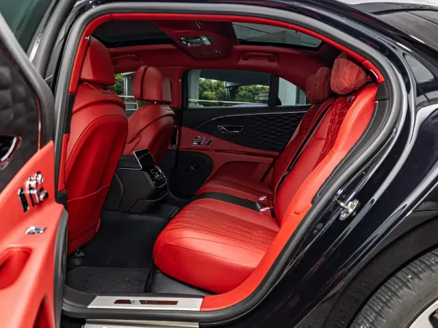 Bentley Flying Spur — Фото автомобиля 10