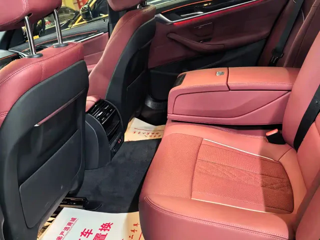 BMW 5 Series — Фото автомобиля 12
