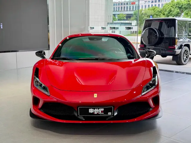 Фотография автомобиля — Ferrari F8