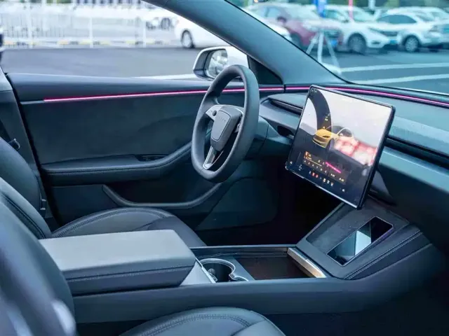 Tesla Model 3 2025 Long Range All-Wheel Drive — Фото автомобиля 13