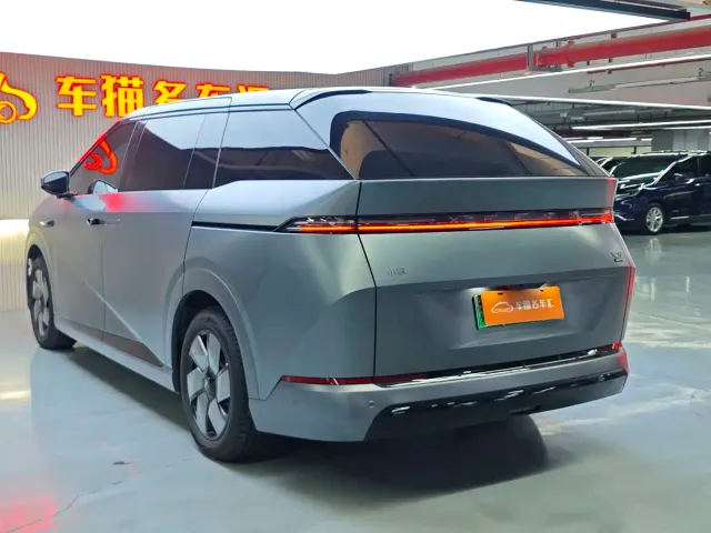 Xpeng X9 — Фото автомобиля 22