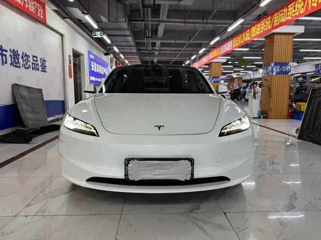 Фотография автомобиля — Tesla Model 3