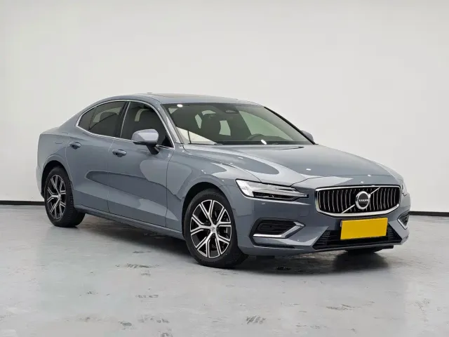 Volvo S60 — Фото автомобиля 3