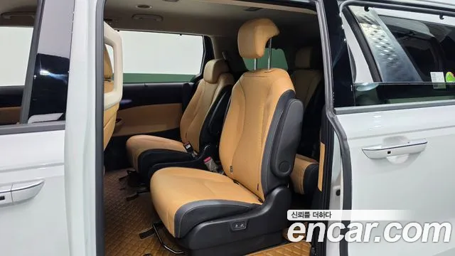 Kia Carnival Generation 4 — Фото автомобиля 11