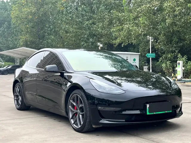 Tesla Model 3 — Фото автомобиля 3