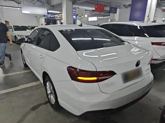 Volkswagen Lavida — Фото автомобиля 4