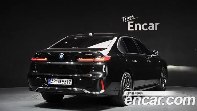 BMW 7-Series 7 серия (G70) 740i xDrive M Sport — Фото автомобиля 2