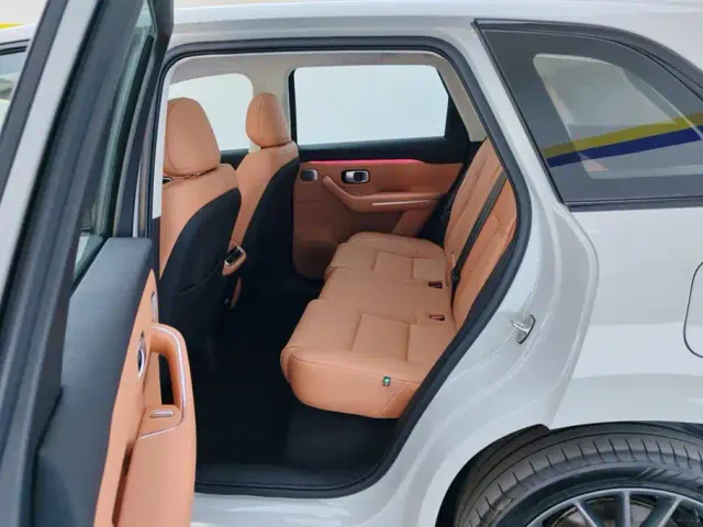 Leapmotor C10 — Фото автомобиля 11