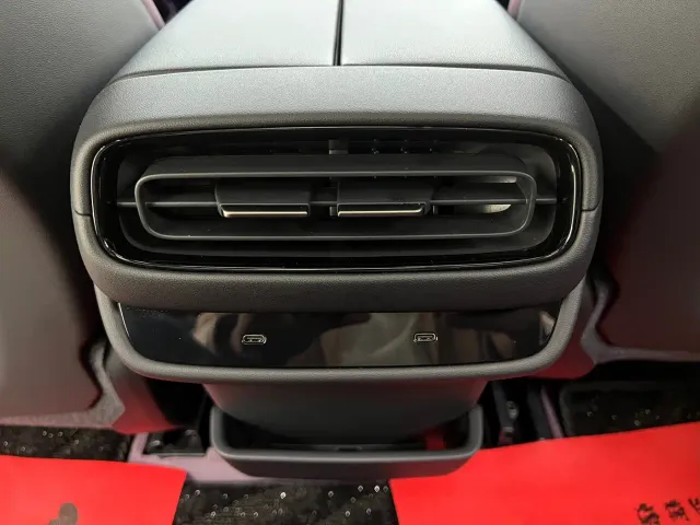 Xiaomi SU7 — Фото автомобиля 18
