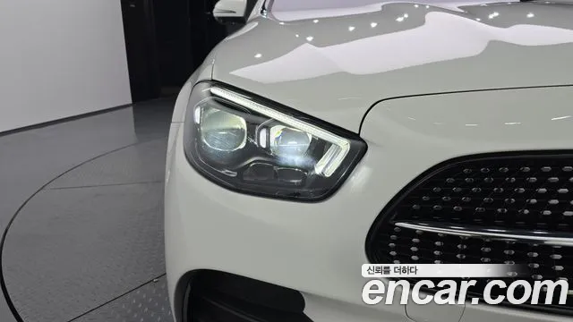 Mercedes-Benz E-Class — Фото автомобиля 19