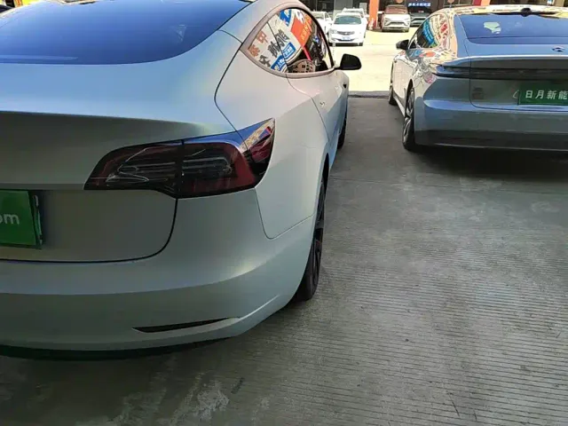 Tesla Model 3 — Фото автомобиля 7
