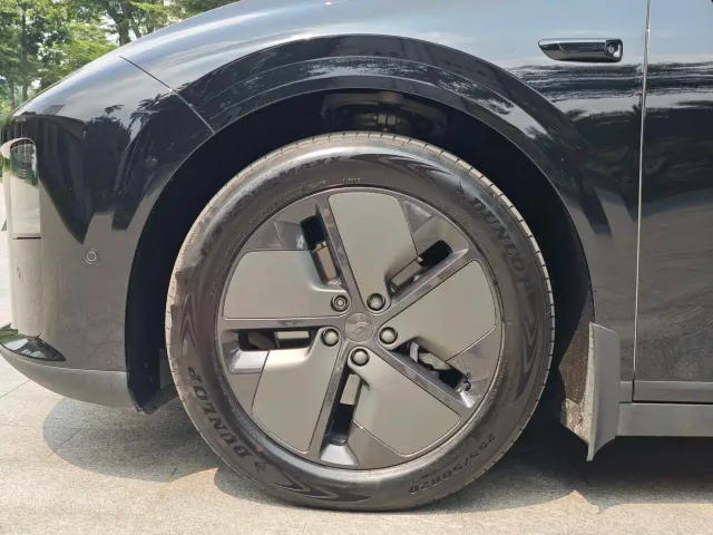 Li Auto i6 — Фото автомобиля 20