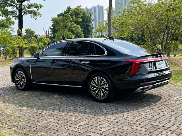 Hongqi H5 — Фото автомобиля 4