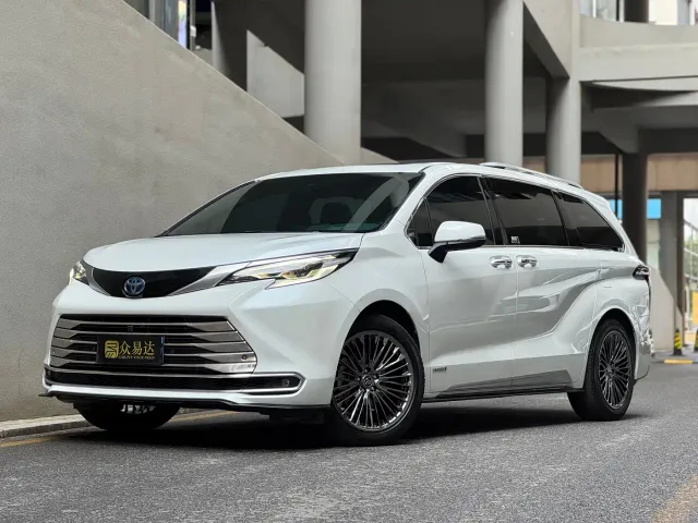 Фотография автомобиля — Toyota Sienna