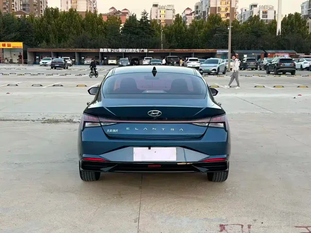 Hyundai Elantra — Фото автомобиля 5