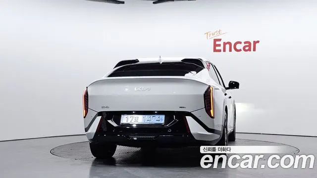 Kia EV4 — Фото автомобиля 4