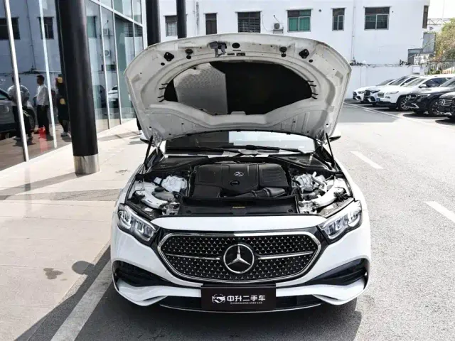 Mercedes-Benz E-Class — Фото автомобиля 11