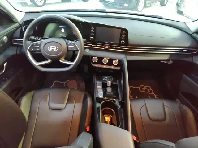 Hyundai Elantra — Фото автомобиля 9