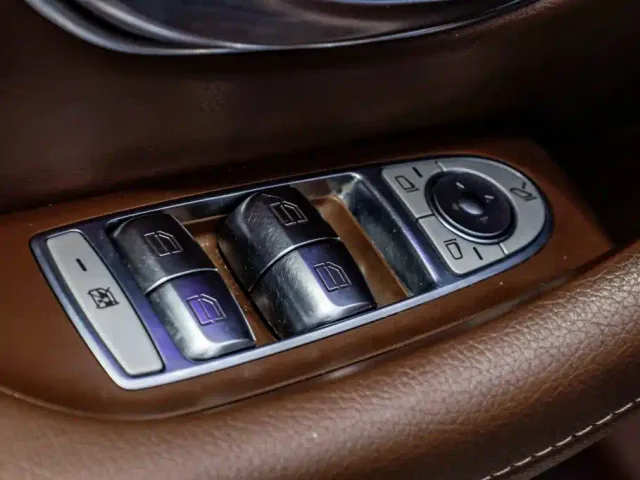 Mercedes-Benz E-Class — Фото автомобиля 12