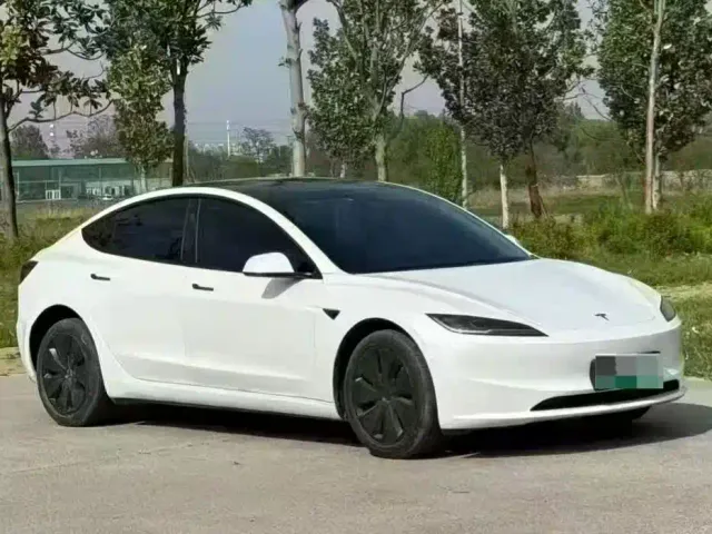 Tesla Model 3 — Фото автомобиля 3