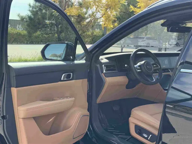 Li Auto ONE — Фото автомобиля 10