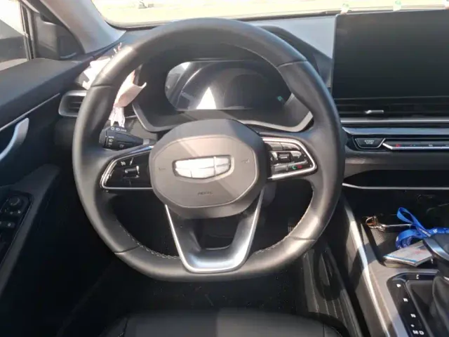 Geely Emgrand — Фото автомобиля 15