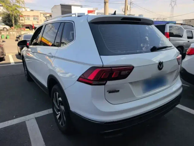 Volkswagen Tiguan L — Фото автомобиля 4