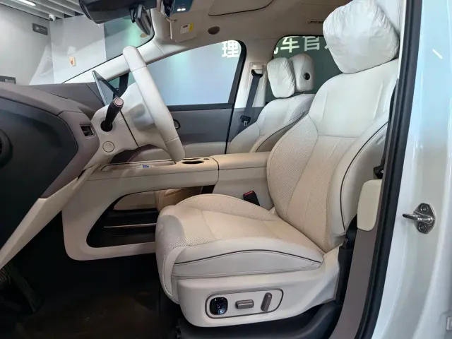Li Auto i8 — Фото автомобиля 5