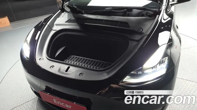 Tesla Model Y — Фото автомобиля 9