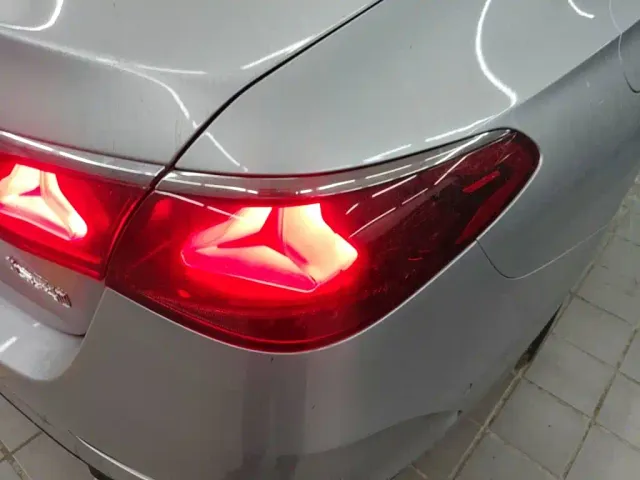 Mercedes-Benz E-Class — Фото автомобиля 23