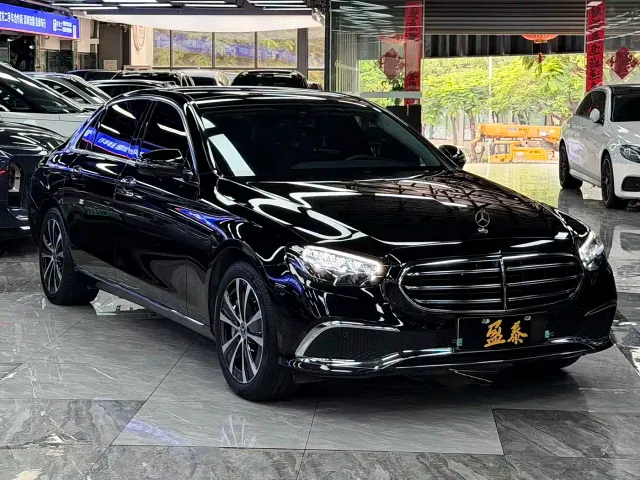 Mercedes-Benz E-Class — Фото автомобиля 3