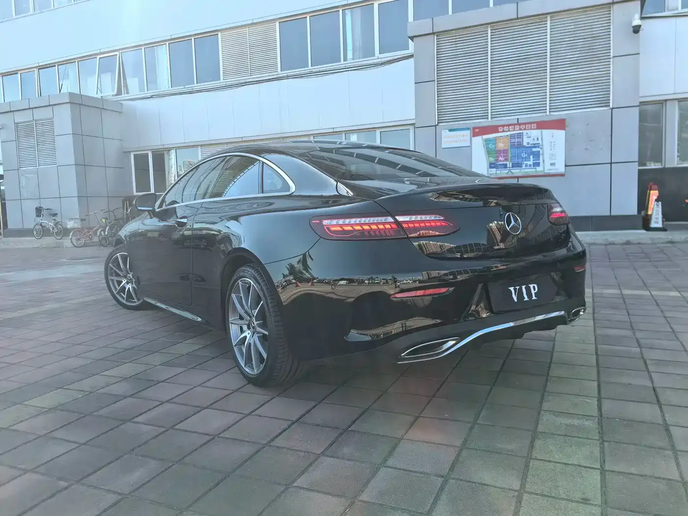 Mercedes-Benz Mercedes-Benz E-Class (Import) 2023 E 300 Coupe — Фото автомобиля 4
