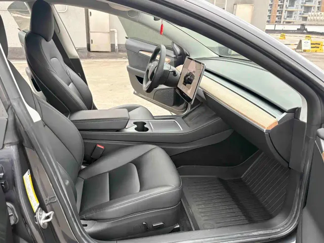 Tesla Model 3 — Фото автомобиля 13